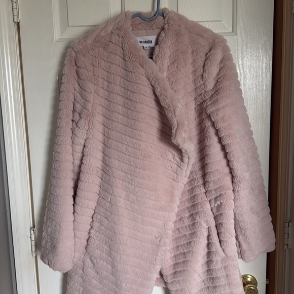 BB Dakota fuzzy coat, great condition! - Picture 5 of 7